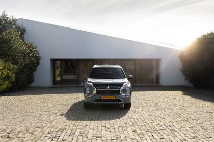 Αποκαλυπτήρια για το νέο Mitsubishi Outlander PHEV